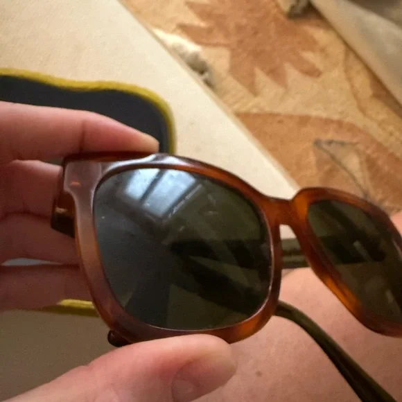 Gucci Tortoiseshell Sunglasses - Picture 6 of 7